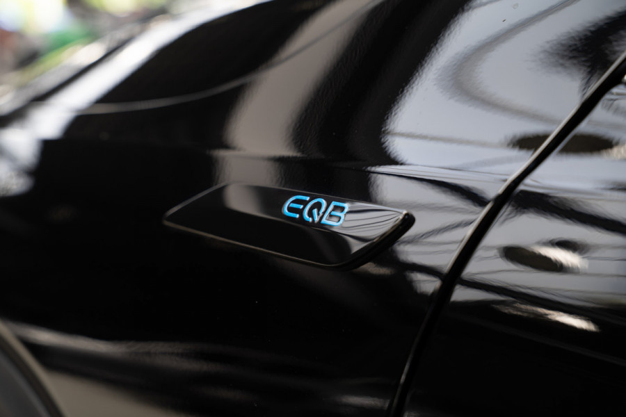 Mercedes-Benz EQB 250 Leer Navi 360° Camera Stoelverwarming PTS LM velgen Zwarte binnenhemel Elektr. bedienbare achterklep BTW auto!  SOH: 96,9%