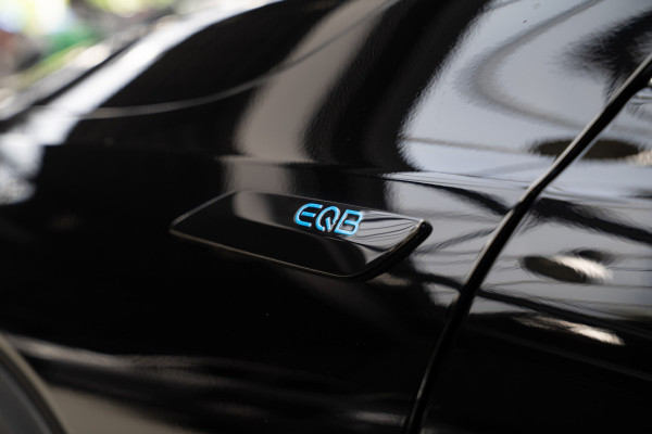 Mercedes-Benz EQB 250 Leer Navi 360° Camera Stoelverwarming PTS LM velgen Zwarte binnenhemel Elektr. bedienbare achterklep BTW auto!  SOH: 96,9%
