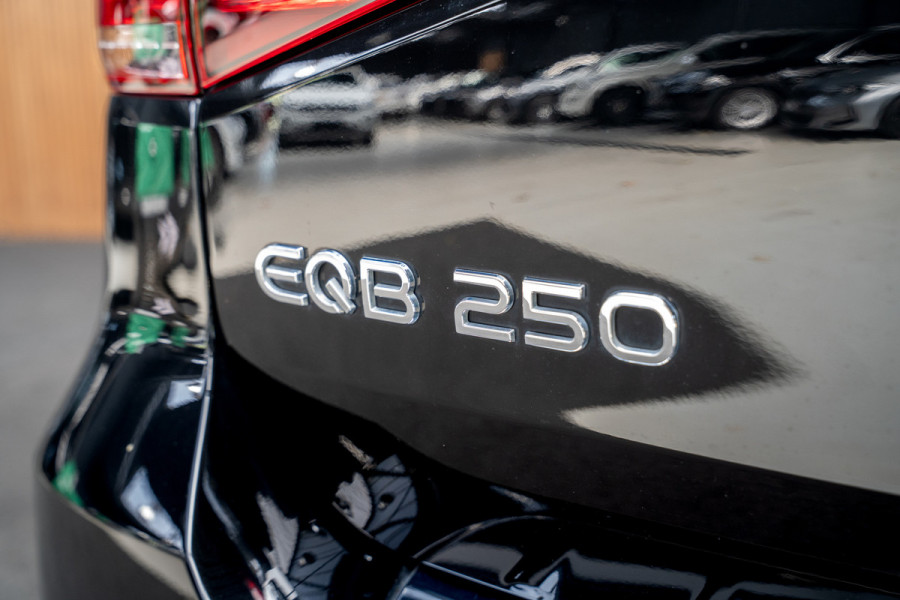 Mercedes-Benz EQB 250 Leer Navi 360° Camera Stoelverwarming PTS LM velgen Zwarte binnenhemel Elektr. bedienbare achterklep BTW auto!  SOH: 96,9%