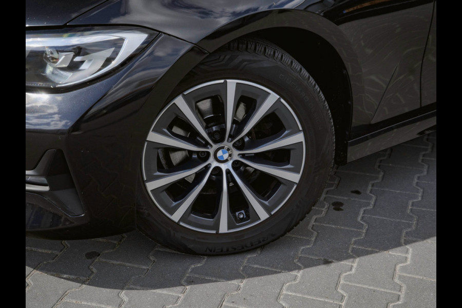 BMW 3 Serie Touring 318d High Executive | PANO | LEDER |