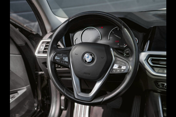 BMW 3 Serie Touring 318d High Executive | PANO | LEDER |