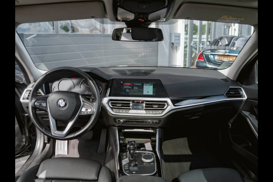 BMW 3 Serie Touring 318d High Executive | PANO | LEDER |