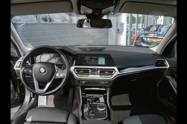 BMW 3 Serie Touring 318d High Executive | PANO | LEDER |