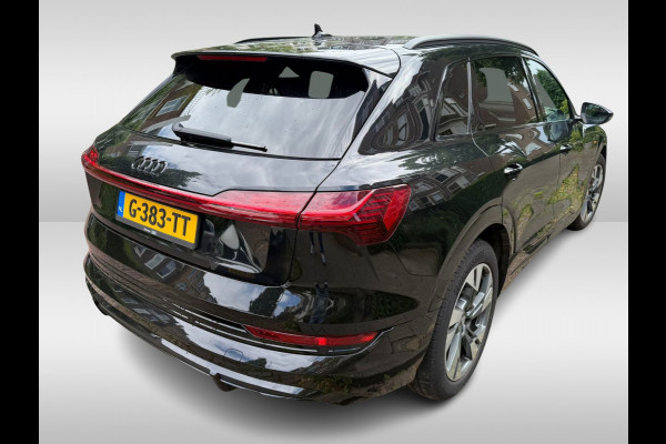 Audi e-tron e-tron 50 quattro Launch edition Black 71 kWh / Panoramadak / Camera / 20'' / Luchtvering / ACC / Navigatie / Stoelverwarming / DAB