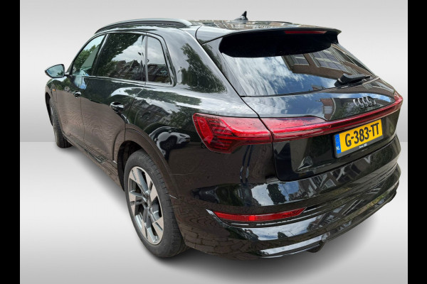Audi e-tron e-tron 50 quattro Launch edition Black 71 kWh / Panoramadak / Camera / 20'' / Luchtvering / ACC / Navigatie / Stoelverwarming / DAB