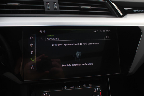 Audi e-tron e-tron 50 quattro Launch edition Black 71 kWh / Panoramadak / Camera / 20'' / Luchtvering / ACC / Navigatie / Stoelverwarming / DAB