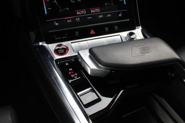 Audi e-tron e-tron 50 quattro Launch edition Black 71 kWh / Panoramadak / Camera / 20'' / Luchtvering / ACC / Navigatie / Stoelverwarming / DAB