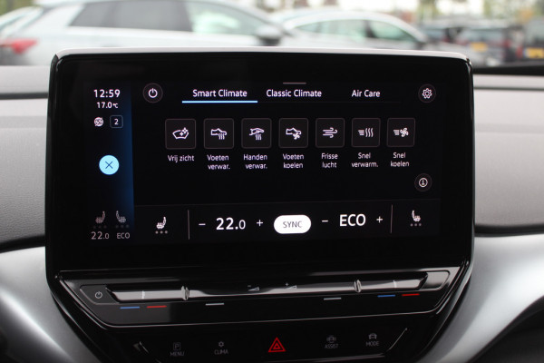 Volkswagen ID.4 First 77 kWh / Trekhaak / Camera / Apple CarPlay / DAB / 20'' / LED / Alcantara / Stoelverwarming / ACC