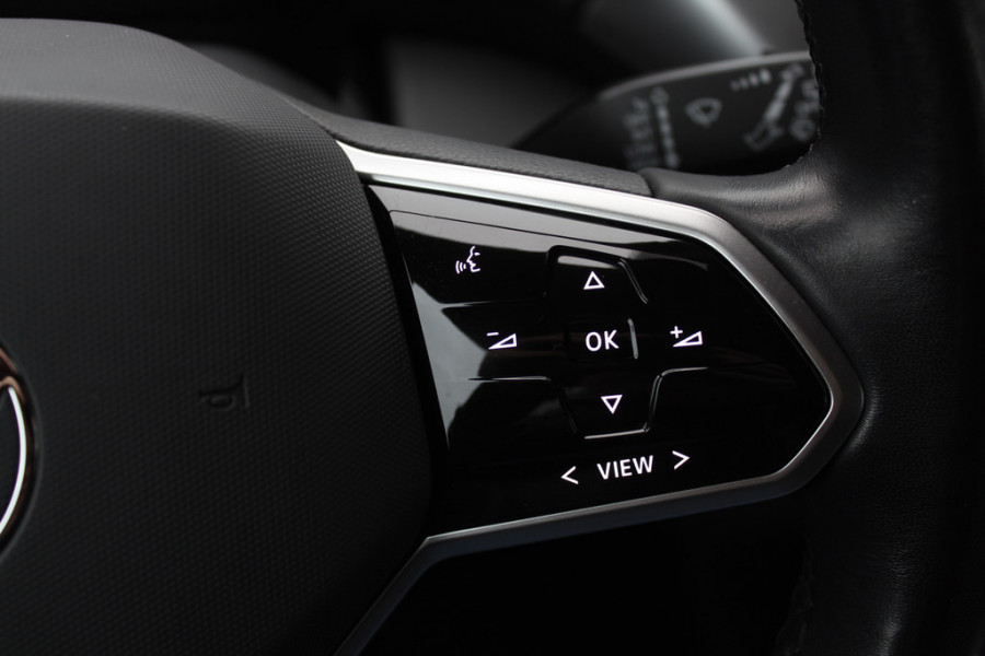 Volkswagen ID.4 First 77 kWh / Trekhaak / Camera / Apple CarPlay / DAB / 20'' / LED / Alcantara / Stoelverwarming / ACC