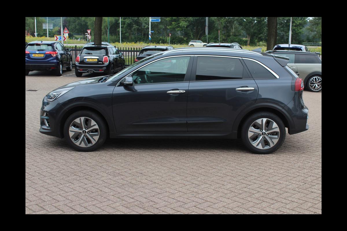 Kia e-Niro ExecutiveLine 64 kWh / SoH 96,0 % / Camera / Leder / Keyless / Stoelventilatie / Navigatie / Dodehoek / DAB / Cruise Control