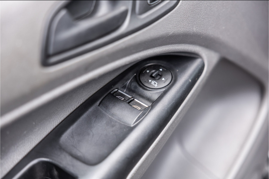 Ford Transit Connect 1.0 Ecoboost L2 | CarPlay | Camera | Navigatie | Stoelverwarming | DAB | 3-Zitter | Trekhaak | Nieuwe APK