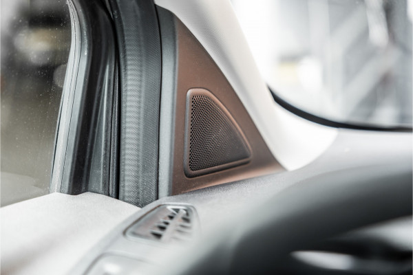 Ford Transit Connect 1.0 Ecoboost L2 | CarPlay | Camera | Navigatie | Stoelverwarming | DAB | 3-Zitter | Trekhaak | Nieuwe APK