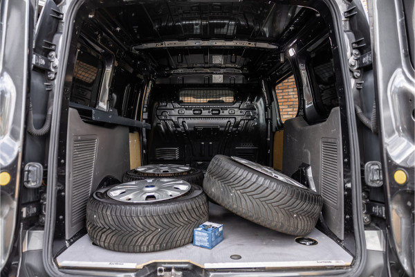 Ford Transit Connect 1.0 Ecoboost L2 | CarPlay | Camera | Navigatie | Stoelverwarming | DAB | 3-Zitter | Trekhaak | Nieuwe APK