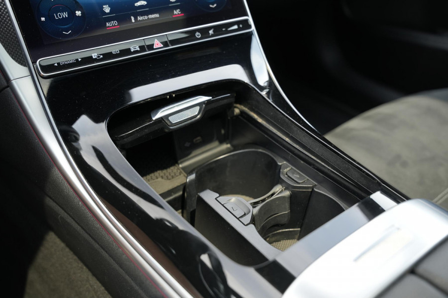Mercedes-Benz C-Klasse 300 e AMG Line Limited Pano C63 Look