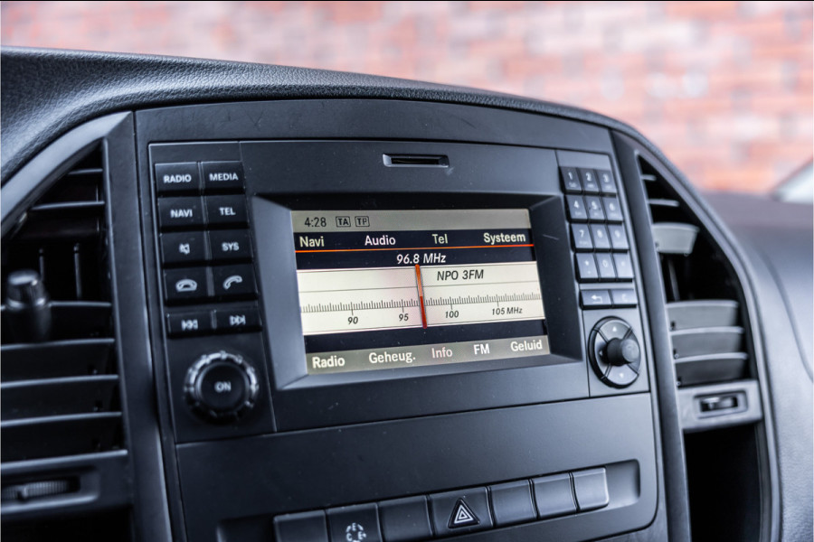 Mercedes-Benz Vito eVito Lang | Camera | Navigatie | Stoelverwarming | Airco | 3 zitter | Betimmering | Nieuwe APK | Zero emission | E-vito