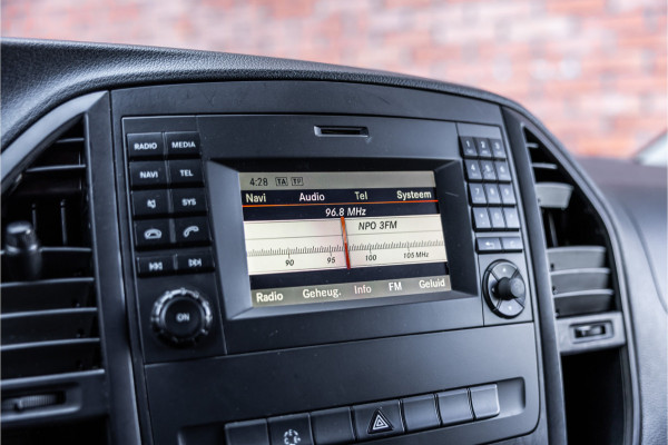 Mercedes-Benz Vito eVito Lang | Camera | Navigatie | Stoelverwarming | Airco | 3 zitter | Betimmering | Nieuwe APK | Zero emission | E-vito