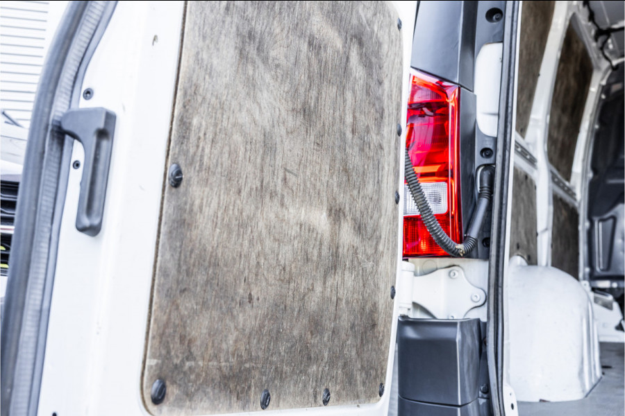 Mercedes-Benz Vito eVito Lang | Camera | Navigatie | Stoelverwarming | Airco | 3 zitter | Betimmering | Nieuwe APK | Zero emission | E-vito