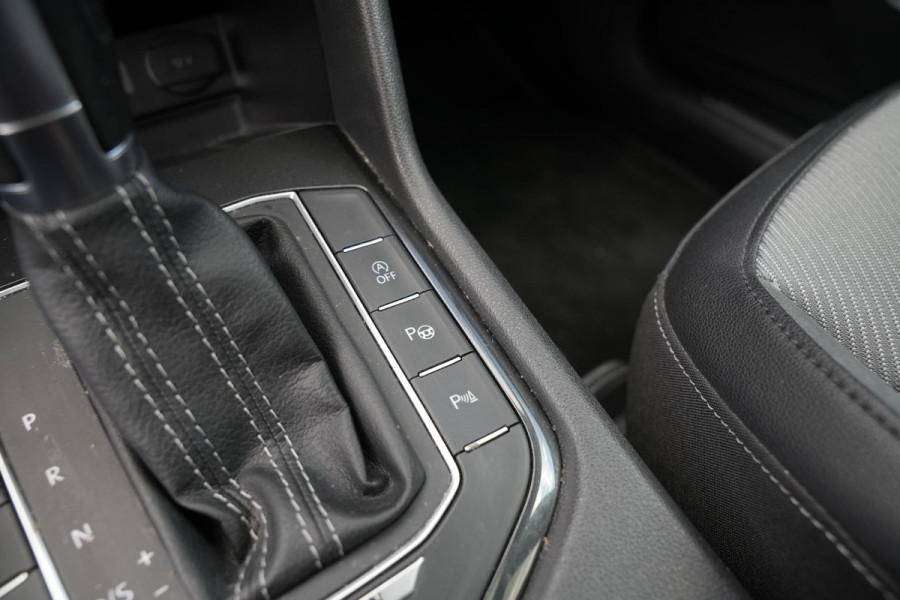 Volkswagen Tiguan Allspace 2.0 TSI 4Motion Highline Business R 7p. Mistlampen adaptief Cruise control adaptief Hill hold Camera Navi R-line Dakrails