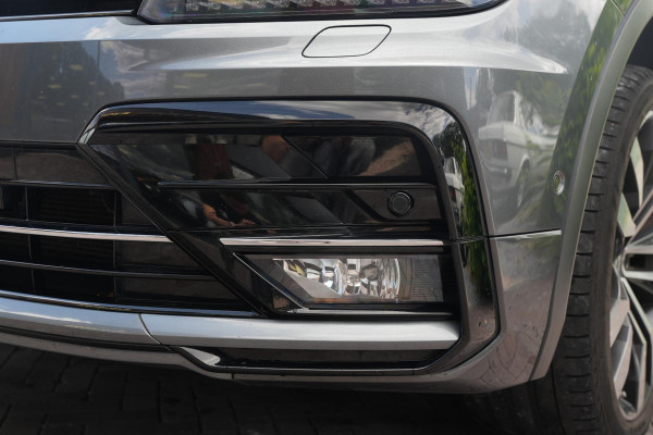 Volkswagen Tiguan Allspace 2.0 TSI 4Motion Highline Business R 7p. Mistlampen adaptief Cruise control adaptief Hill hold Camera Navi R-line Dakrails