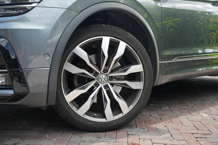 Volkswagen Tiguan Allspace 2.0 TSI 4Motion Highline Business R 7p. Mistlampen adaptief Cruise control adaptief Hill hold Camera Navi R-line Dakrails