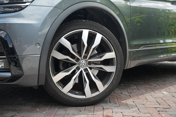 Volkswagen Tiguan Allspace 2.0 TSI 4Motion Highline Business R 7p. Mistlampen adaptief Cruise control adaptief Hill hold Camera Navi R-line Dakrails