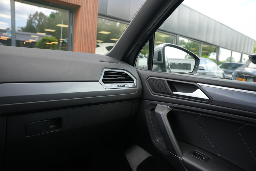 Volkswagen Tiguan Allspace 2.0 TSI 4Motion Highline Business R 7p. Mistlampen adaptief Cruise control adaptief Hill hold Camera Navi R-line Dakrails