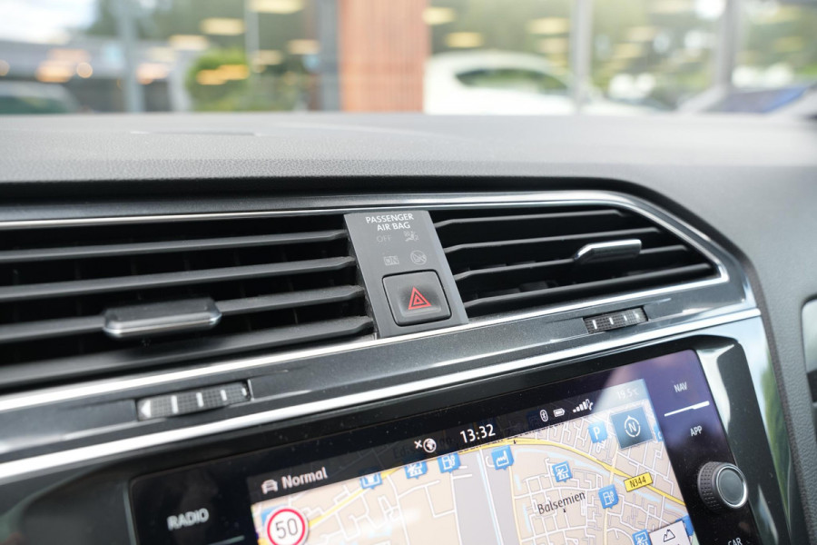 Volkswagen Tiguan Allspace 2.0 TSI 4Motion Highline Business R 7p. Mistlampen adaptief Cruise control adaptief Hill hold Camera Navi R-line Dakrails