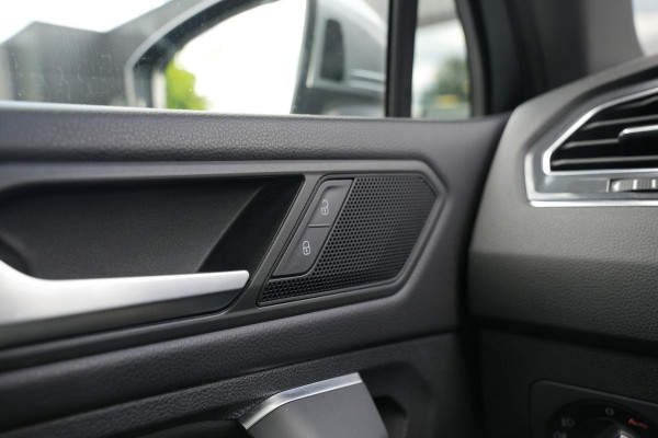 Volkswagen Tiguan Allspace 2.0 TSI 4Motion Highline Business R 7p. Mistlampen adaptief Cruise control adaptief Hill hold Camera Navi R-line Dakrails