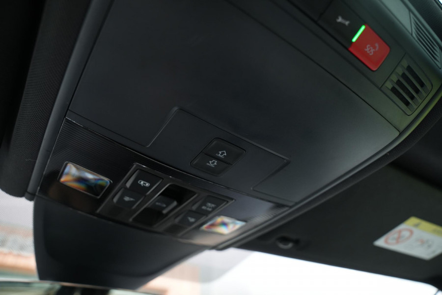 Volkswagen Tiguan Allspace 2.0 TSI 4Motion Highline Business R 7p. Mistlampen adaptief Cruise control adaptief Hill hold Camera Navi R-line Dakrails