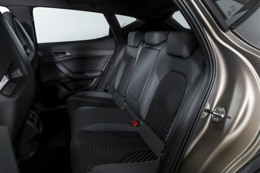 CUPRA Formentor 1.5 TSI e-Hybrid 272 PK VZ Extreme | Bronze Matt | S/K-Panodak | Sennheiser | Elek. stoelen | Matrix LED | Adapt. Cruise | Stoel-+stuurverw. | Camera | NAV+App. Connect | Elek. Klep | LM 19" | 0583