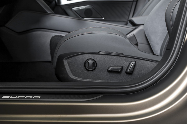 CUPRA Formentor 1.5 TSI e-Hybrid 272 PK VZ Extreme | Bronze Matt | S/K-Panodak | Sennheiser | Elek. stoelen | Matrix LED | Adapt. Cruise | Stoel-+stuurverw. | Camera | NAV+App. Connect | Elek. Klep | LM 19" | 0583