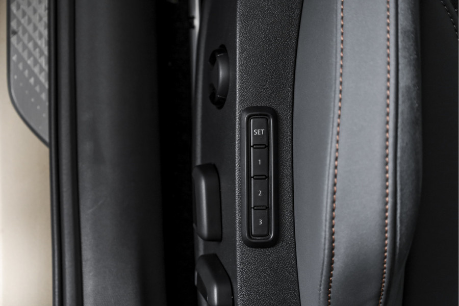 CUPRA Formentor 1.5 TSI e-Hybrid 272 PK VZ Extreme | Bronze Matt | S/K-Panodak | Sennheiser | Elek. stoelen | Matrix LED | Adapt. Cruise | Stoel-+stuurverw. | Camera | NAV+App. Connect | Elek. Klep | LM 19" | 0583