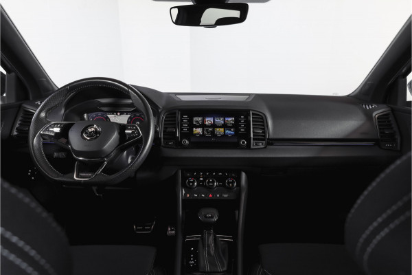 Škoda Karoq 1.5 TSI ACT Sportline Business 150 PK | Dig. Cockpit | Adapt. Cruise | Winterpakket | PDC | Camera | NAV + App. Connect | ECC | Elek. Trekhaak | LM 19" |