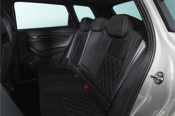 Škoda Karoq 1.5 TSI ACT Sportline Business 150 PK | Dig. Cockpit | Adapt. Cruise | Winterpakket | PDC | Camera | NAV + App. Connect | ECC | Elek. Trekhaak | LM 19" |