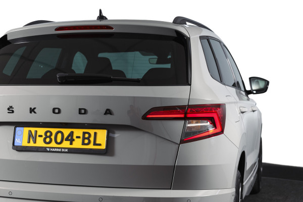 Škoda Karoq 1.5 TSI ACT Sportline Business 150 PK | Dig. Cockpit | Adapt. Cruise | Winterpakket | PDC | Camera | NAV + App. Connect | ECC | Elek. Trekhaak | LM 19" |