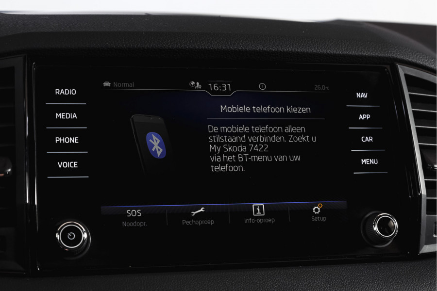 Škoda Karoq 1.5 TSI ACT Sportline Business 150 PK | Dig. Cockpit | Adapt. Cruise | Winterpakket | PDC | Camera | NAV + App. Connect | ECC | Elek. Trekhaak | LM 19" |