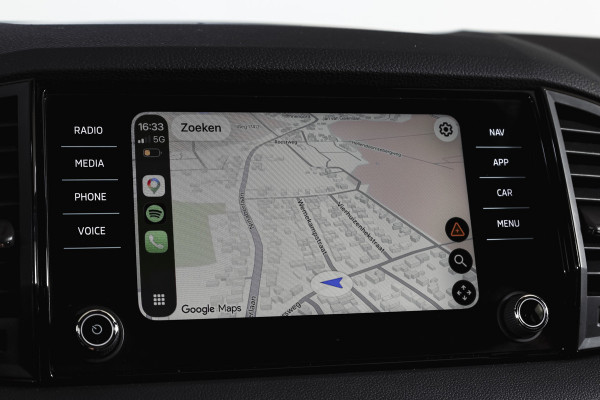Škoda Karoq 1.5 TSI ACT Sportline Business 150 PK | Dig. Cockpit | Adapt. Cruise | Winterpakket | PDC | Camera | NAV + App. Connect | ECC | Elek. Trekhaak | LM 19" |