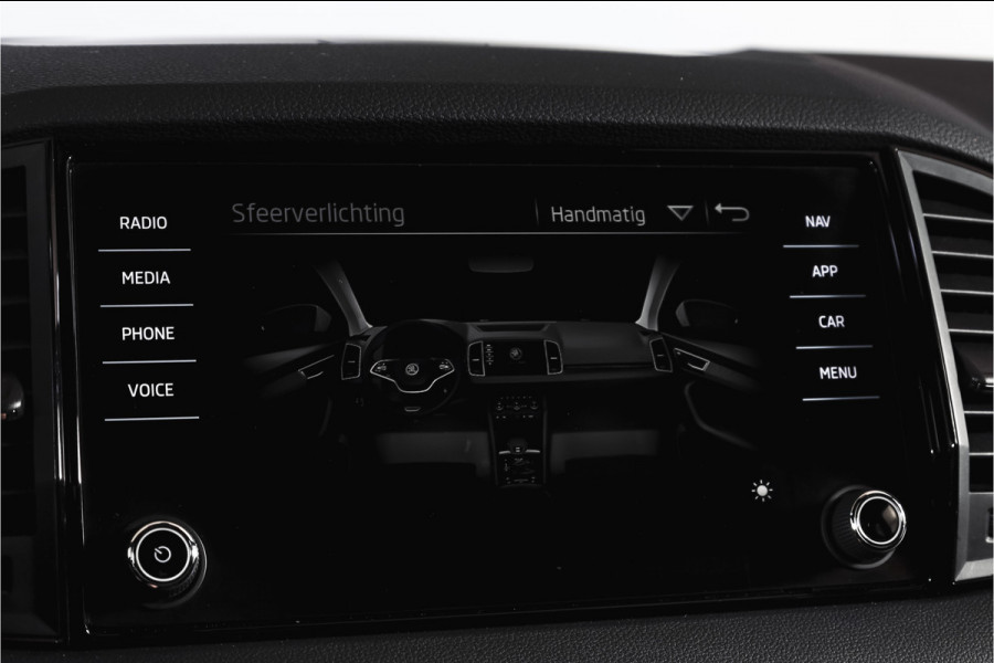 Škoda Karoq 1.5 TSI ACT Sportline Business 150 PK | Dig. Cockpit | Adapt. Cruise | Winterpakket | PDC | Camera | NAV + App. Connect | ECC | Elek. Trekhaak | LM 19" |