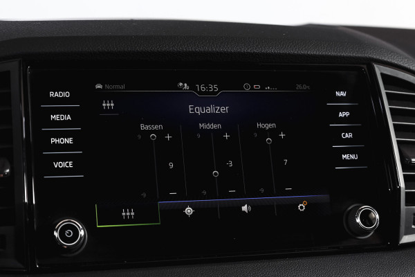 Škoda Karoq 1.5 TSI ACT Sportline Business 150 PK | Dig. Cockpit | Adapt. Cruise | Winterpakket | PDC | Camera | NAV + App. Connect | ECC | Elek. Trekhaak | LM 19" |