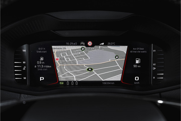 Škoda Karoq 1.5 TSI ACT Sportline Business 150 PK | Dig. Cockpit | Adapt. Cruise | Winterpakket | PDC | Camera | NAV + App. Connect | ECC | Elek. Trekhaak | LM 19" |