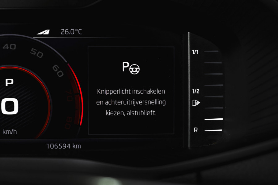 Škoda Karoq 1.5 TSI ACT Sportline Business 150 PK | Dig. Cockpit | Adapt. Cruise | Winterpakket | PDC | Camera | NAV + App. Connect | ECC | Elek. Trekhaak | LM 19" |