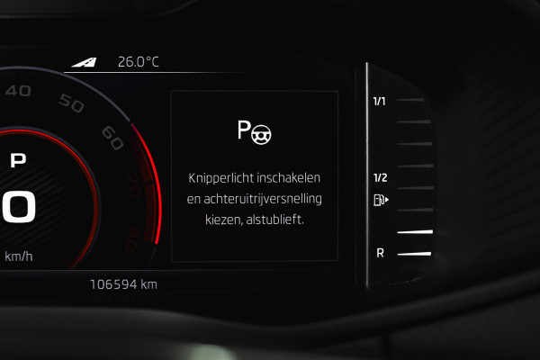 Škoda Karoq 1.5 TSI ACT Sportline Business 150 PK | Dig. Cockpit | Adapt. Cruise | Winterpakket | PDC | Camera | NAV + App. Connect | ECC | Elek. Trekhaak | LM 19" |
