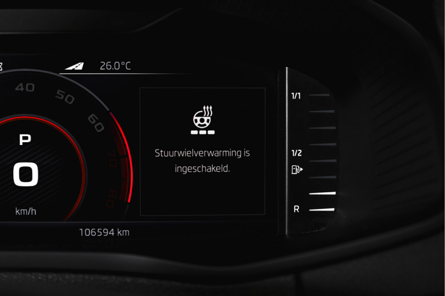 Škoda Karoq 1.5 TSI ACT Sportline Business 150 PK | Dig. Cockpit | Adapt. Cruise | Winterpakket | PDC | Camera | NAV + App. Connect | ECC | Elek. Trekhaak | LM 19" |
