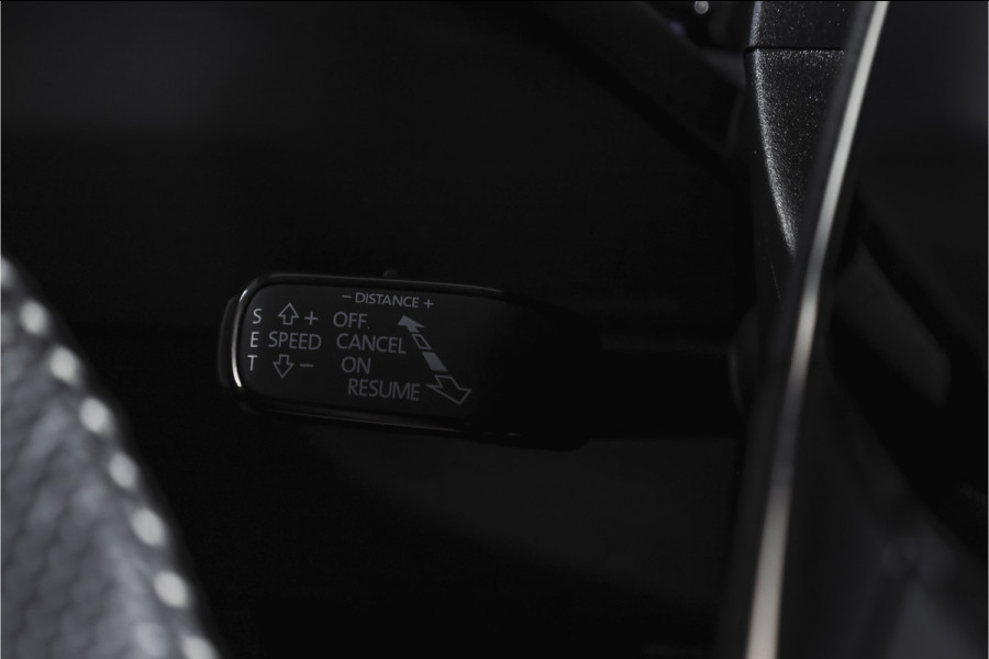 Škoda Karoq 1.5 TSI ACT Sportline Business 150 PK | Dig. Cockpit | Adapt. Cruise | Winterpakket | PDC | Camera | NAV + App. Connect | ECC | Elek. Trekhaak | LM 19" |