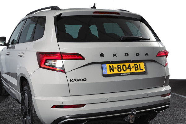 Škoda Karoq 1.5 TSI ACT Sportline Business 150 PK | Dig. Cockpit | Adapt. Cruise | Winterpakket | PDC | Camera | NAV + App. Connect | ECC | Elek. Trekhaak | LM 19" |