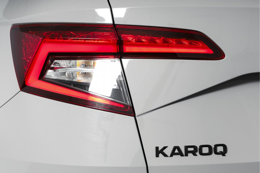 Škoda Karoq 1.5 TSI ACT Sportline Business 150 PK | Dig. Cockpit | Adapt. Cruise | Winterpakket | PDC | Camera | NAV + App. Connect | ECC | Elek. Trekhaak | LM 19" |