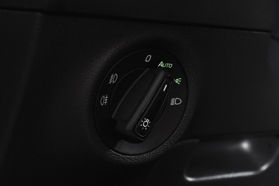 Škoda Karoq 1.5 TSI ACT Sportline Business 150 PK | Dig. Cockpit | Adapt. Cruise | Winterpakket | PDC | Camera | NAV + App. Connect | ECC | Elek. Trekhaak | LM 19" |