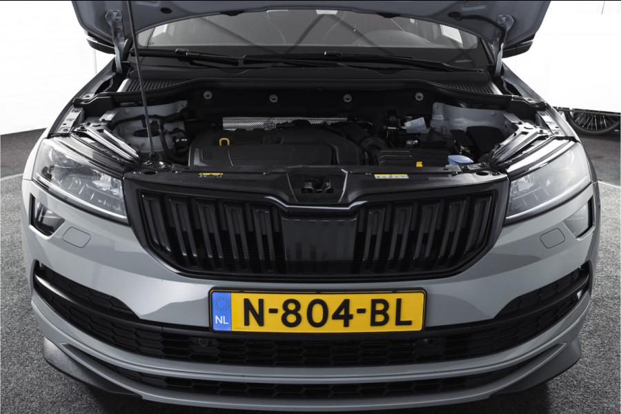 Škoda Karoq 1.5 TSI ACT Sportline Business 150 PK | Dig. Cockpit | Adapt. Cruise | Winterpakket | PDC | Camera | NAV + App. Connect | ECC | Elek. Trekhaak | LM 19" |