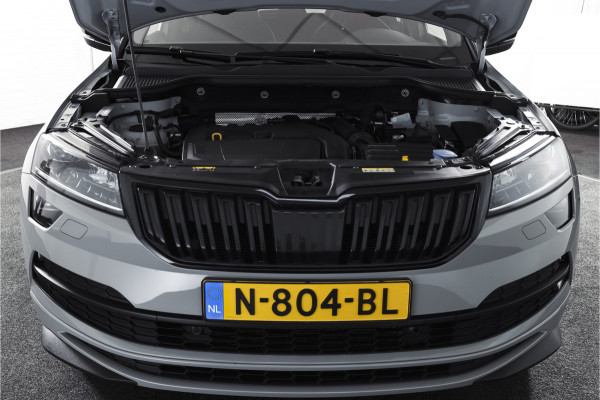 Škoda Karoq 1.5 TSI ACT Sportline Business 150 PK | Dig. Cockpit | Adapt. Cruise | Winterpakket | PDC | Camera | NAV + App. Connect | ECC | Elek. Trekhaak | LM 19" |
