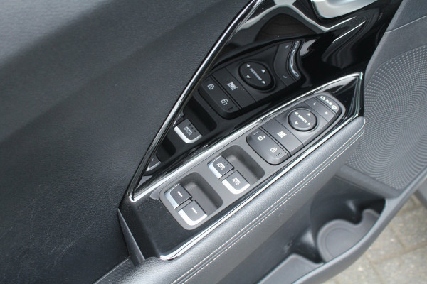 Kia Niro 1.6 GDi Hybrid 141pk DynamicPlusLine Leder Trekhaak NL-Auto NAP